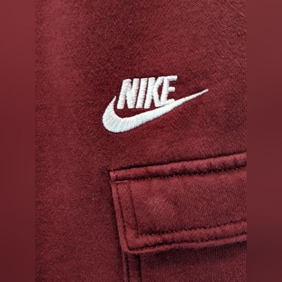 NIKE Boys (Unisex) 2 Piece Outfit, Size Youth XL  Burgundy/Wine in color, EUC. - Picture 10 of 12